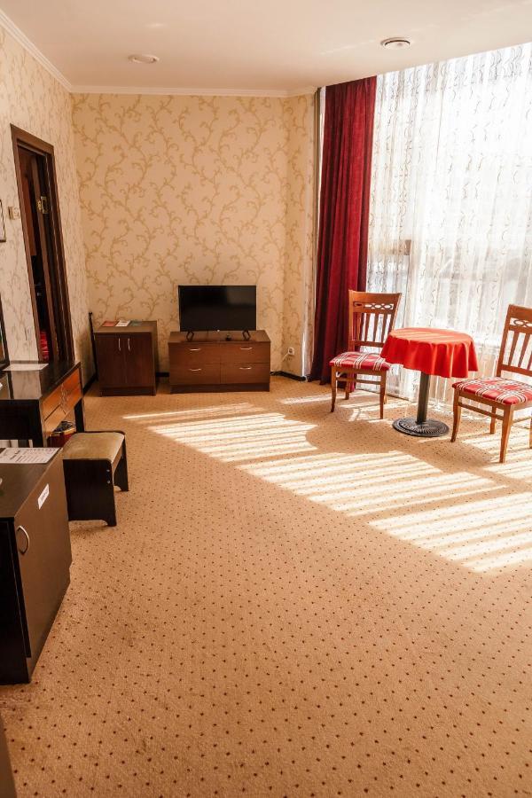 Golden Palace Aktau  Ngoại thất bức ảnh