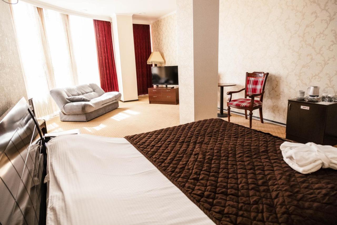 Golden Palace Aktau  Ngoại thất bức ảnh