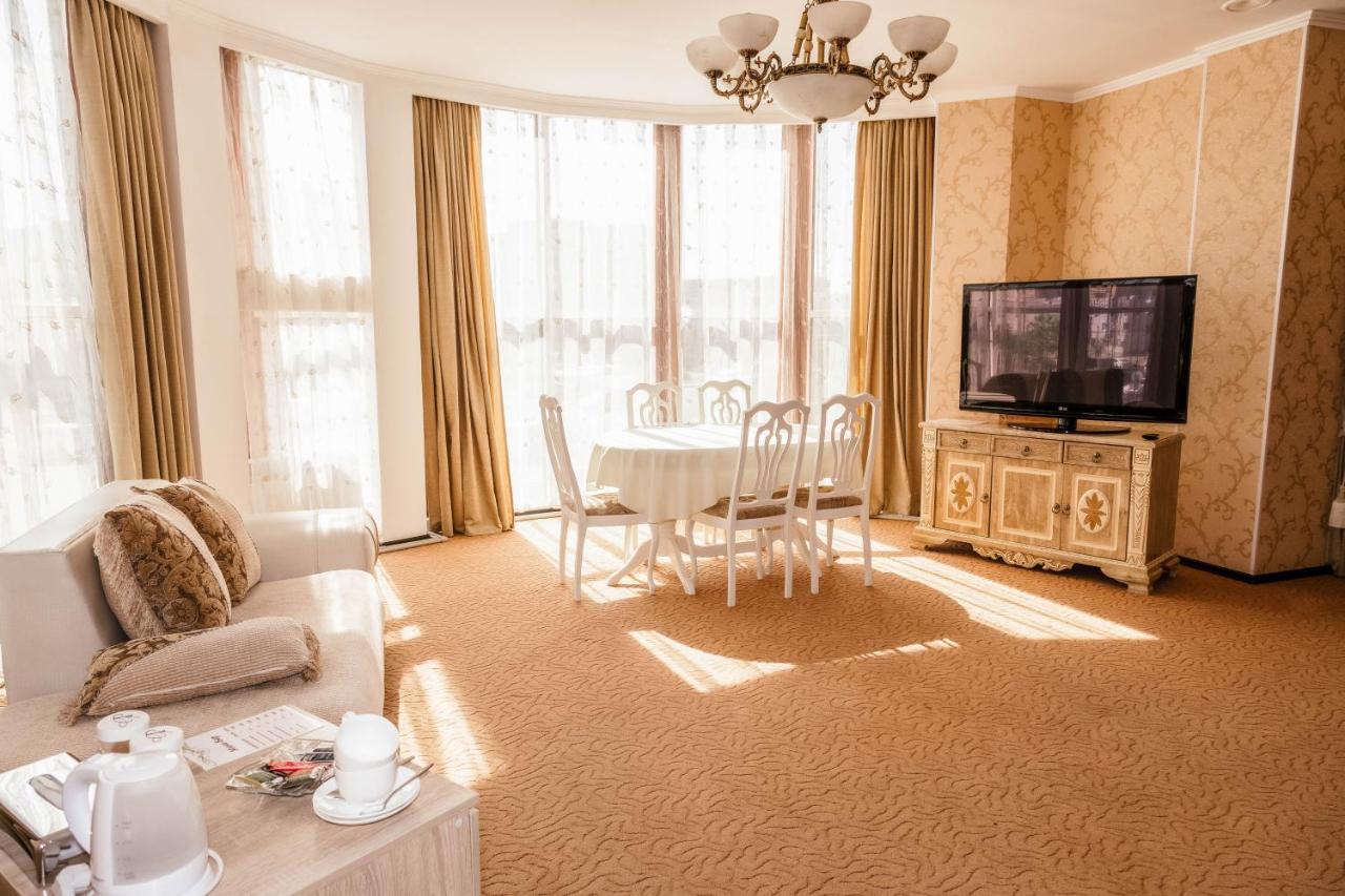 Golden Palace Aktau  Ngoại thất bức ảnh
