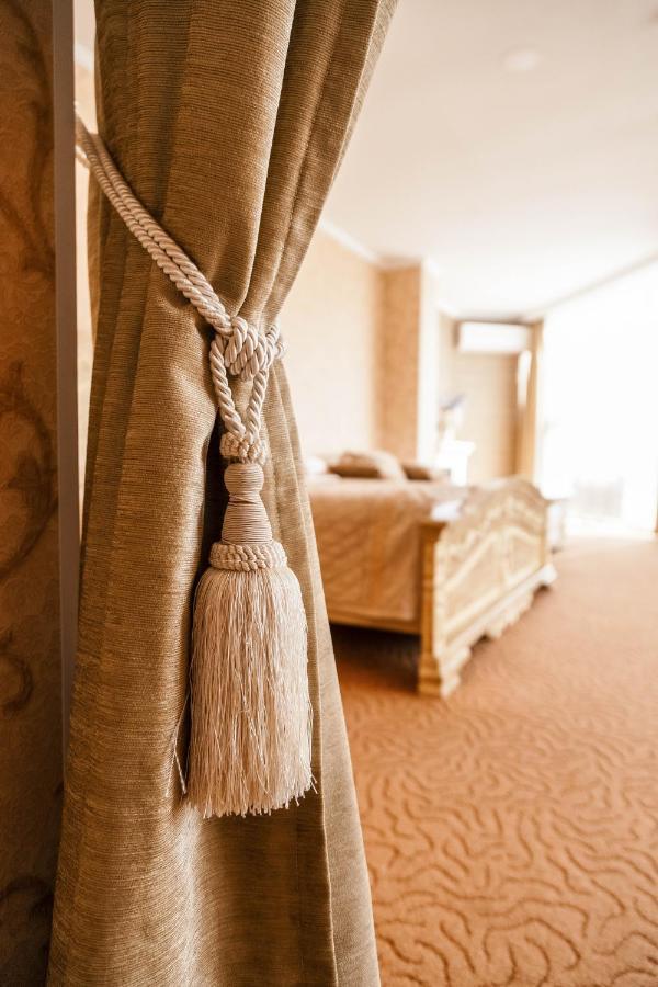 Golden Palace Aktau  Ngoại thất bức ảnh
