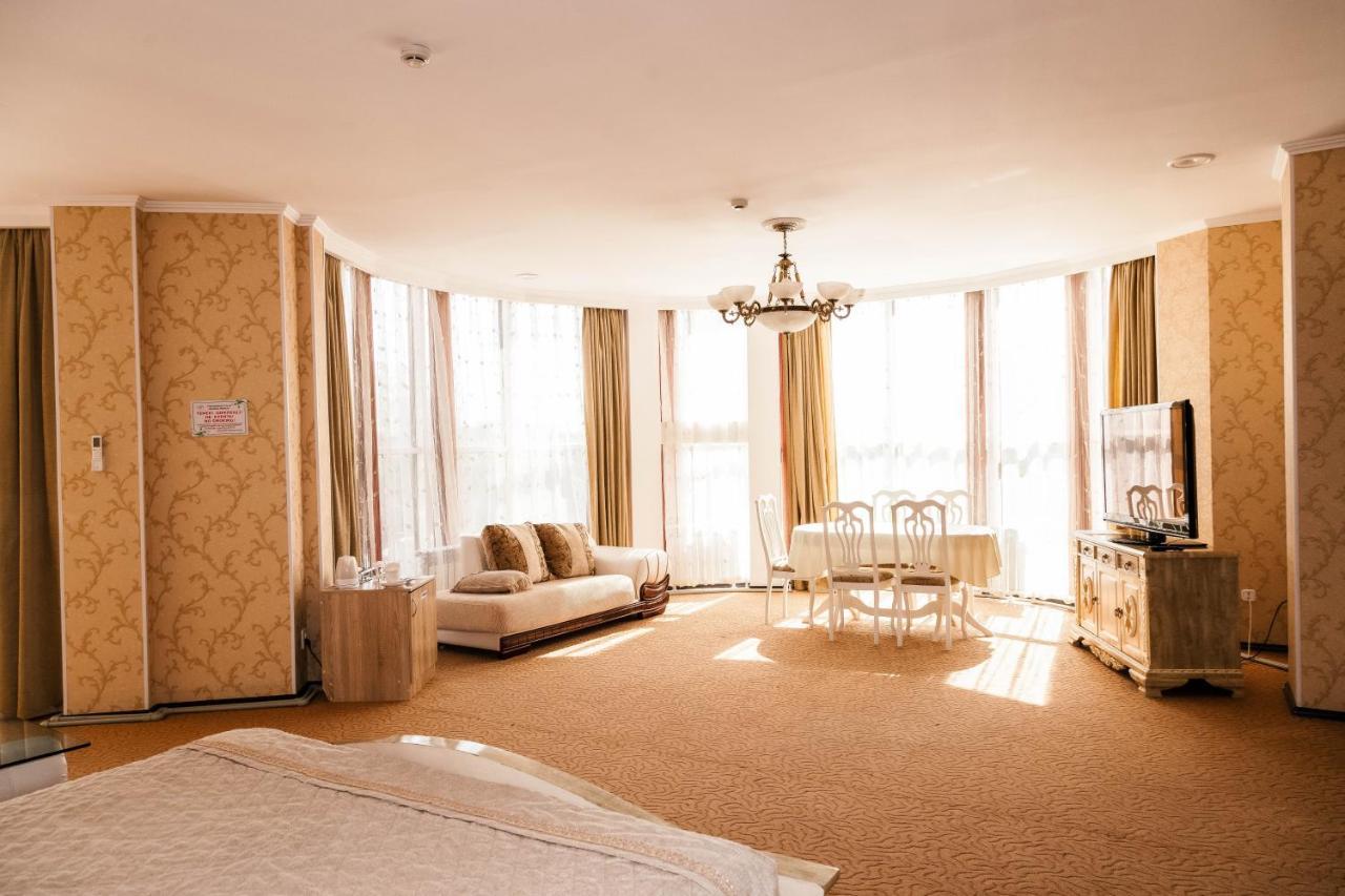 Golden Palace Aktau  Ngoại thất bức ảnh