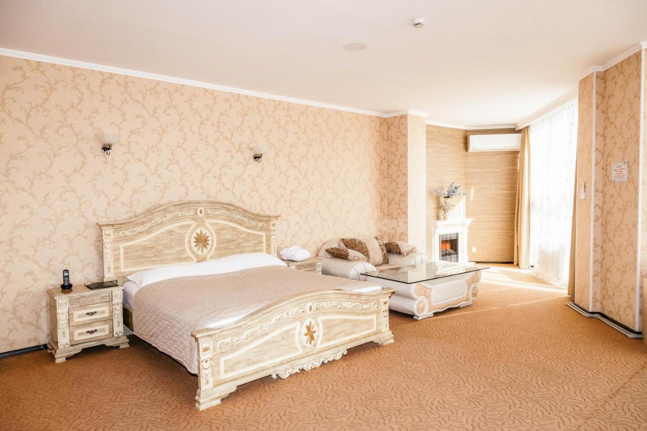 Golden Palace Aktau  Ngoại thất bức ảnh