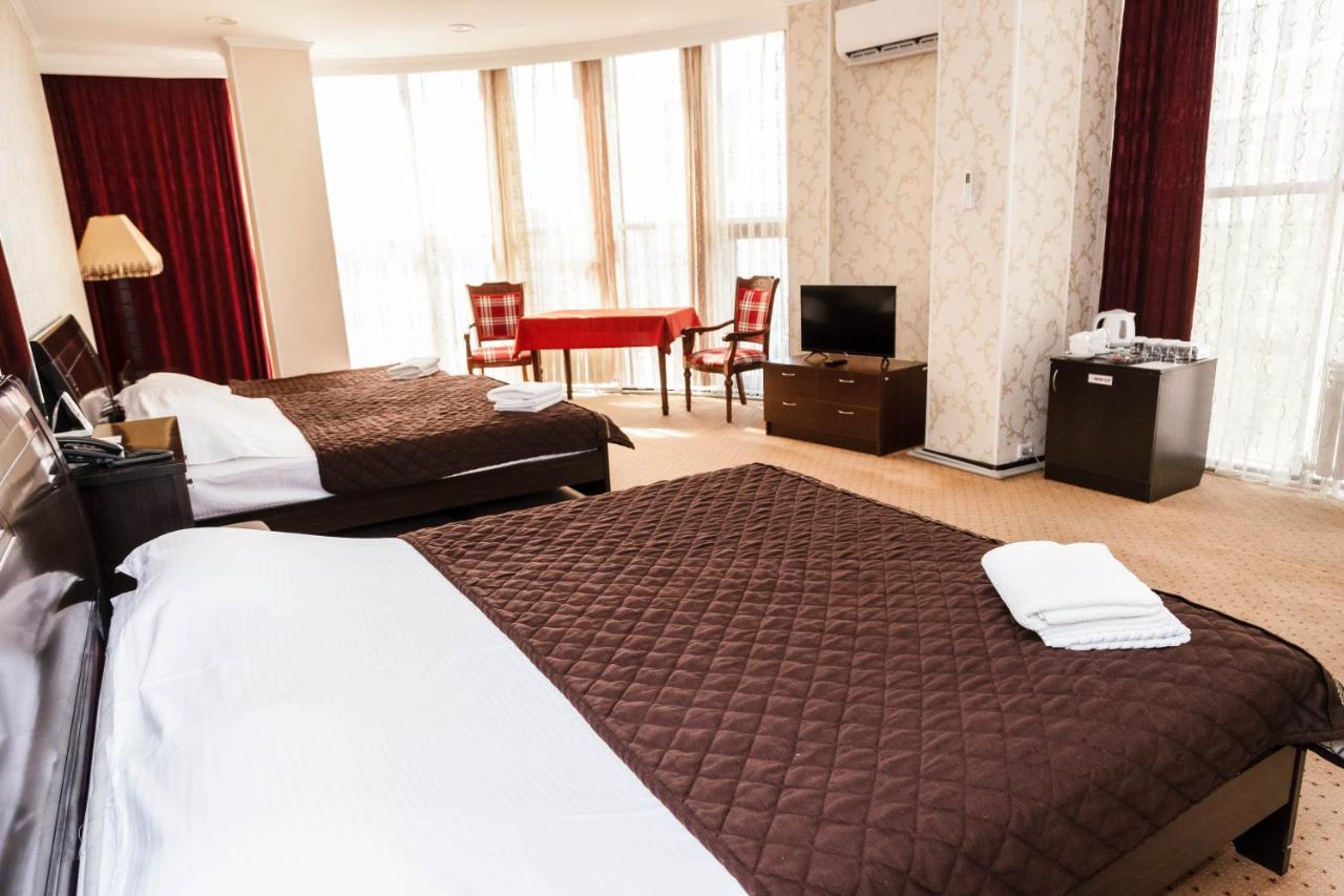 Golden Palace Aktau  Ngoại thất bức ảnh