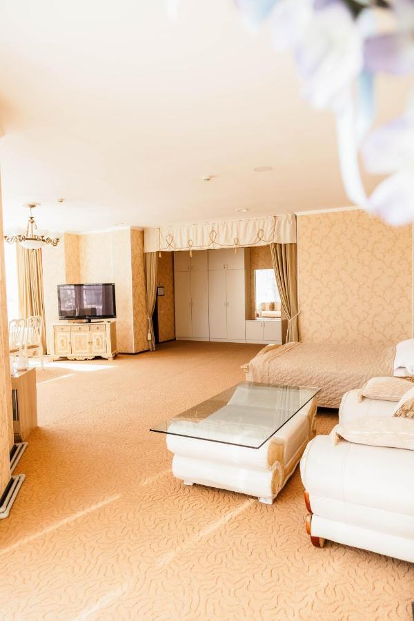 Golden Palace Aktau  Ngoại thất bức ảnh