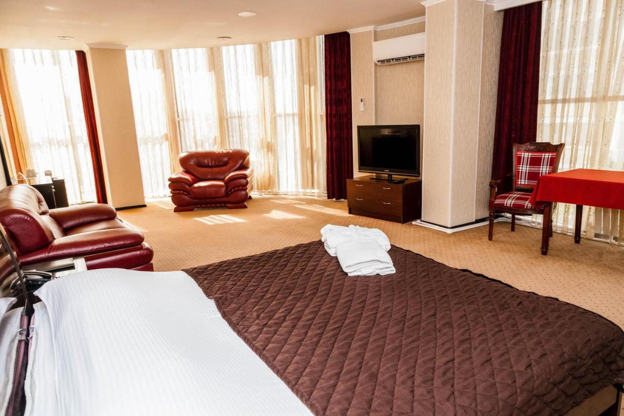 Golden Palace Aktau  Ngoại thất bức ảnh