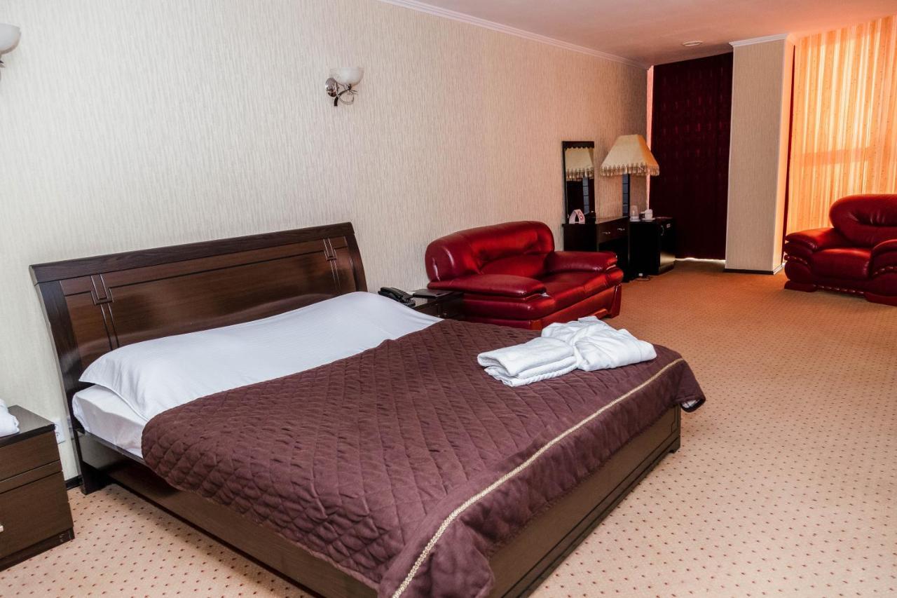 Golden Palace Aktau  Ngoại thất bức ảnh