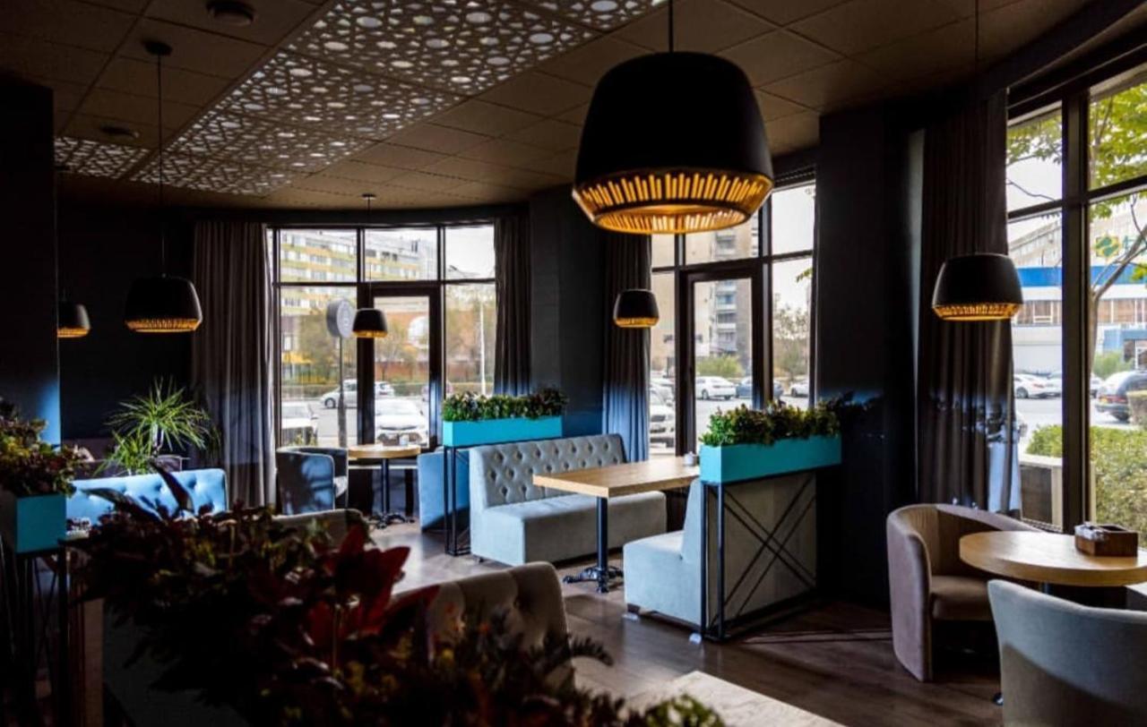 Golden Palace Aktau  Ngoại thất bức ảnh