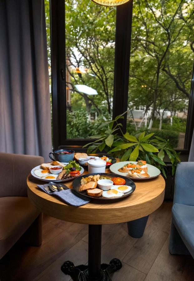 Golden Palace Aktau  Ngoại thất bức ảnh